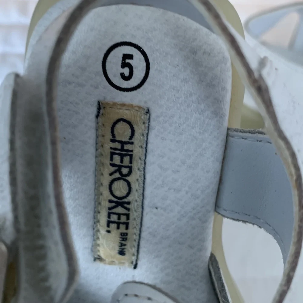Cherokee vintage sandals